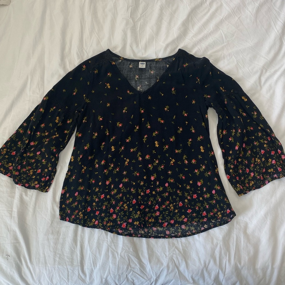 Old Navy Floral‎ Top - Picture 2 of 5